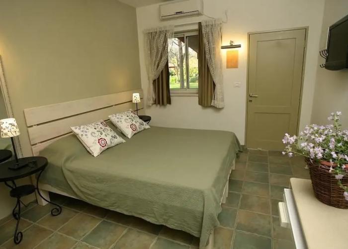 Shaar Hagolan Kibbutz Country Lodging