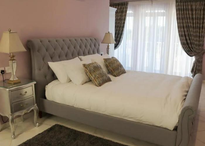 100 Boutique Living