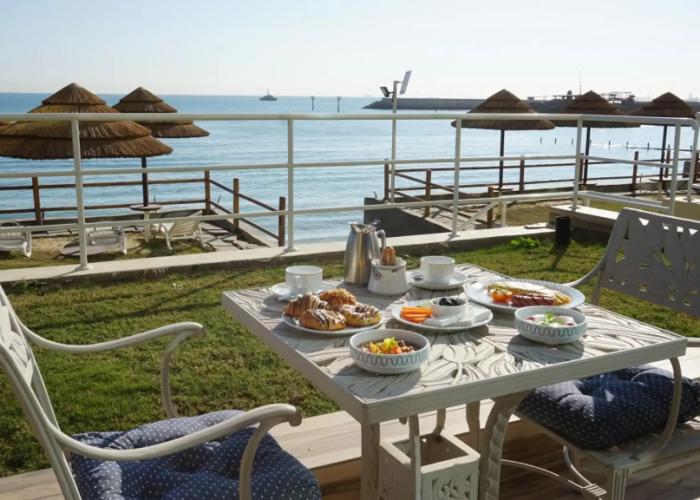 Al Kout Beach Hotel