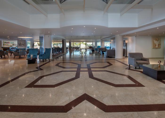 Queen's Bay Hotel