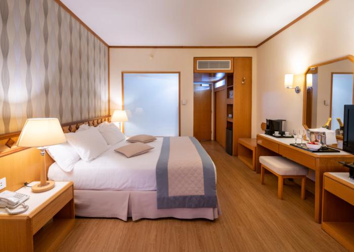 Constantinou Bros Pioneer Beach Hotel