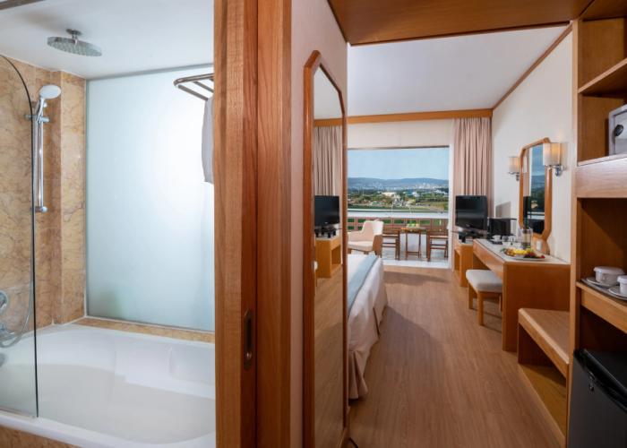 Constantinou Bros Pioneer Beach Hotel