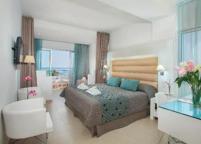 Leonardo Cypria Bay