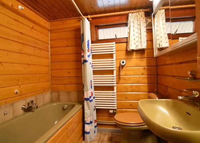 Chalet in Ovifat Near Lake