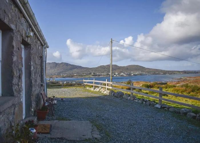 Bridies Holiday Cottage Roundstone