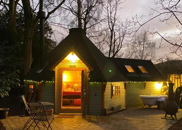 Cozy Carluke Lodge Retreat