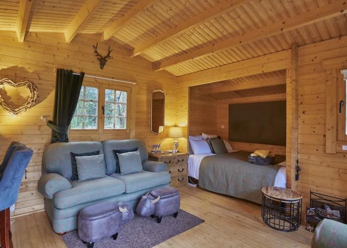 Tranquil Cabin Retreat in Carluke