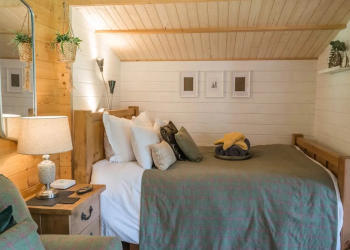 Tranquil Cabin Retreat in Carluke