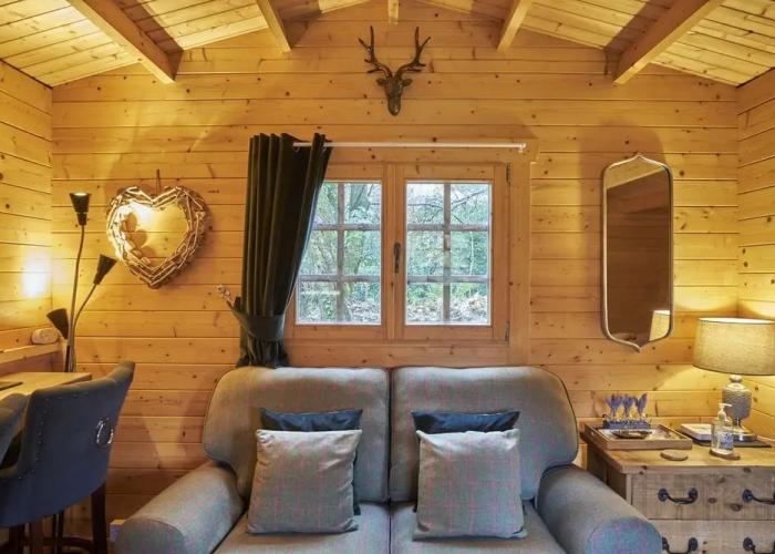 Tranquil Cabin Retreat in Carluke