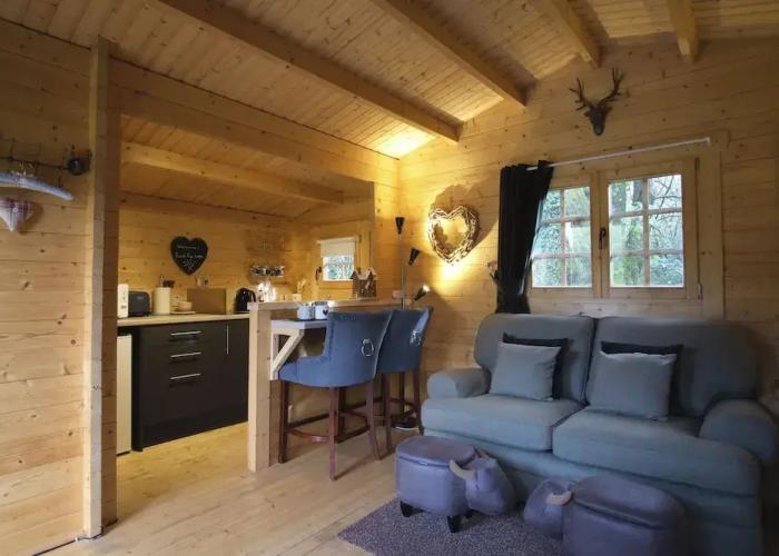 Tranquil Cabin Retreat in Carluke
