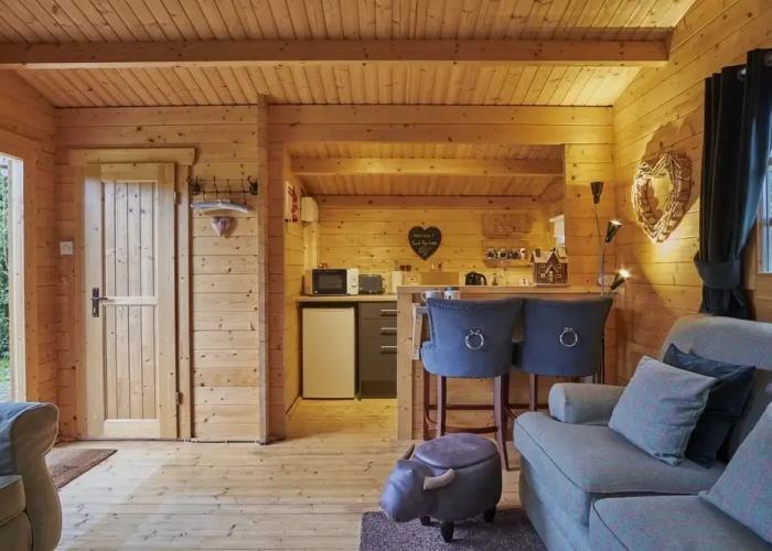 Tranquil Cabin Retreat in Carluke