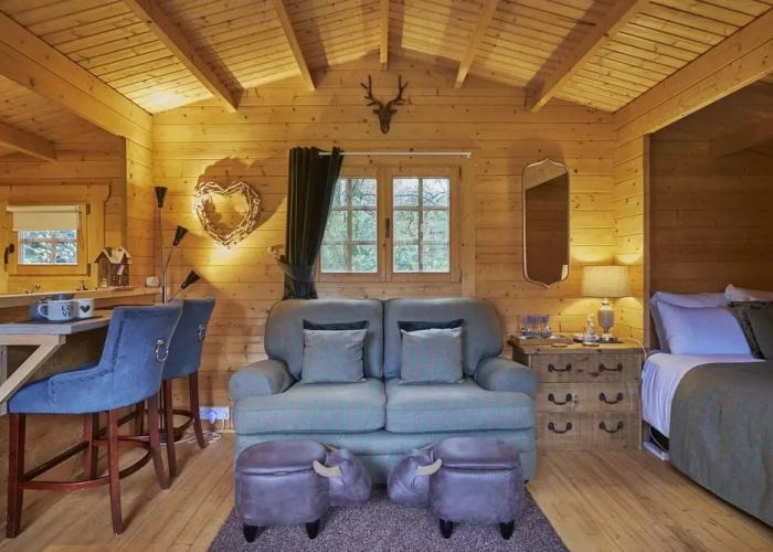 Tranquil Cabin Retreat in Carluke