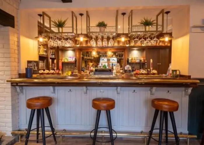 Host Stay Woodroffe Arms Hope Twin Room 2