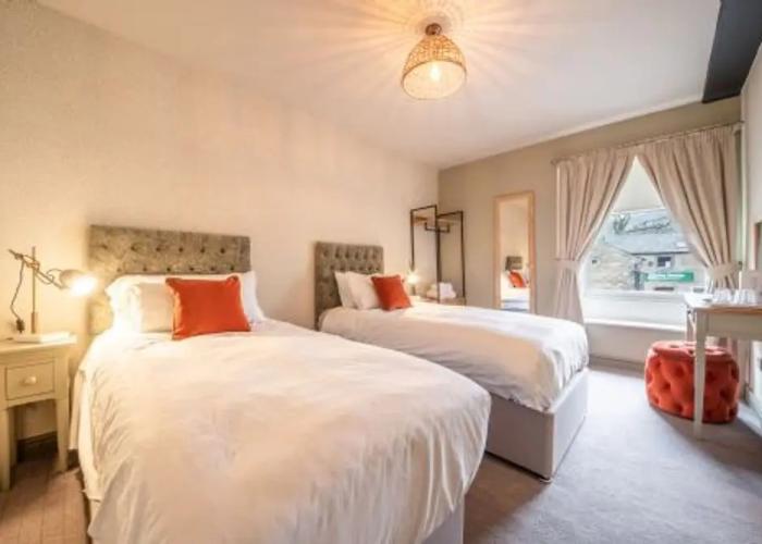 Host Stay Woodroffe Arms Hope Twin Room 2