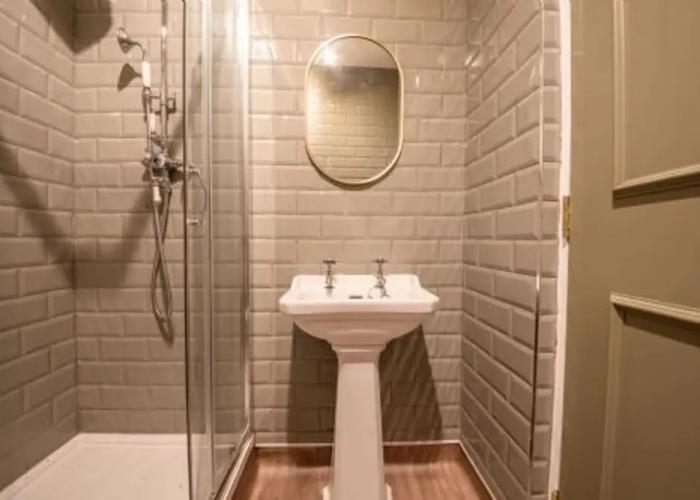 Host Stay Woodroffe Arms Hope Twin Room 5