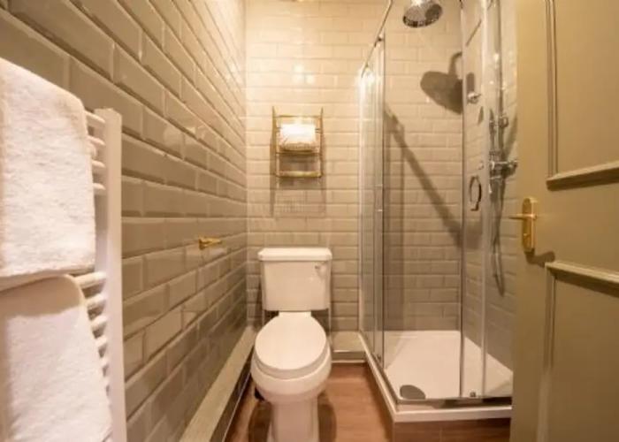 Host Stay Woodroffe Arms Hope Twin Room 5