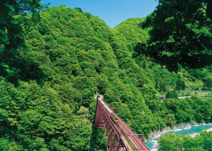 Kurobe Gorge Truck train Ekimae Feel Unazuki