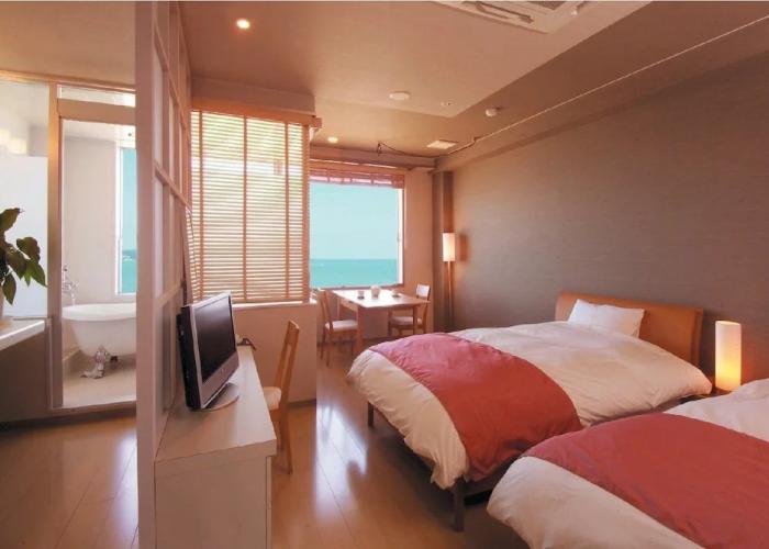 Kamogawa Universe Hotel