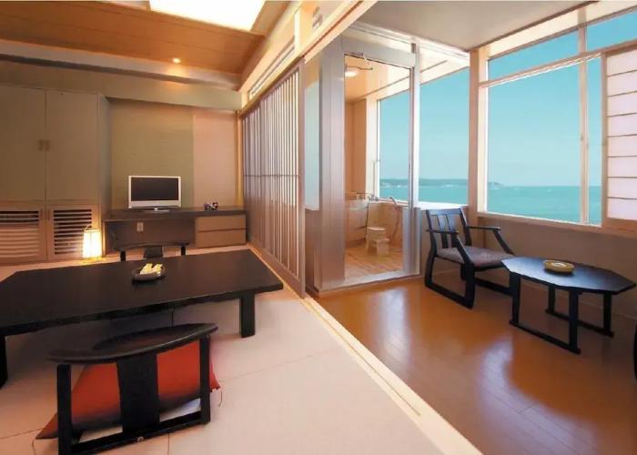 Kamogawa Universe Hotel
