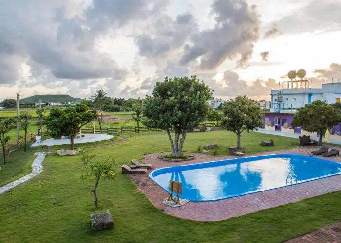 Country Lane Hostel
