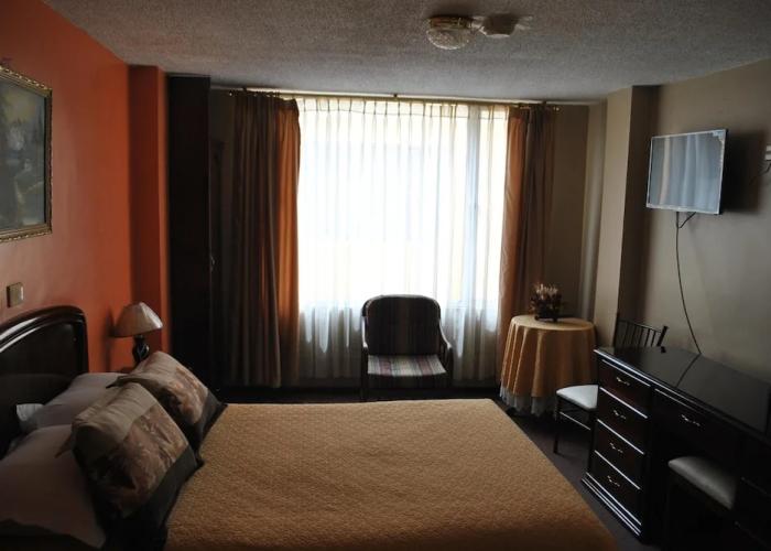 Hotel Makroz