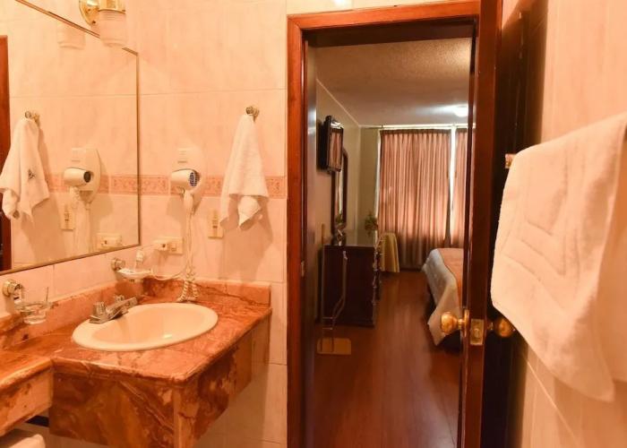 Hotel Makroz