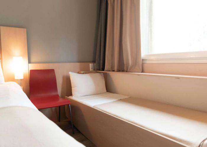 Ibis Pilar