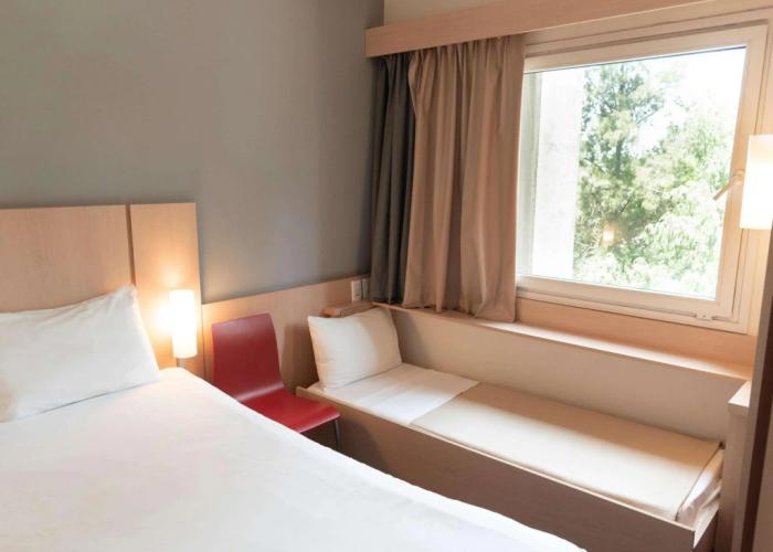 Ibis Pilar