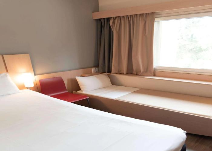 Ibis Pilar