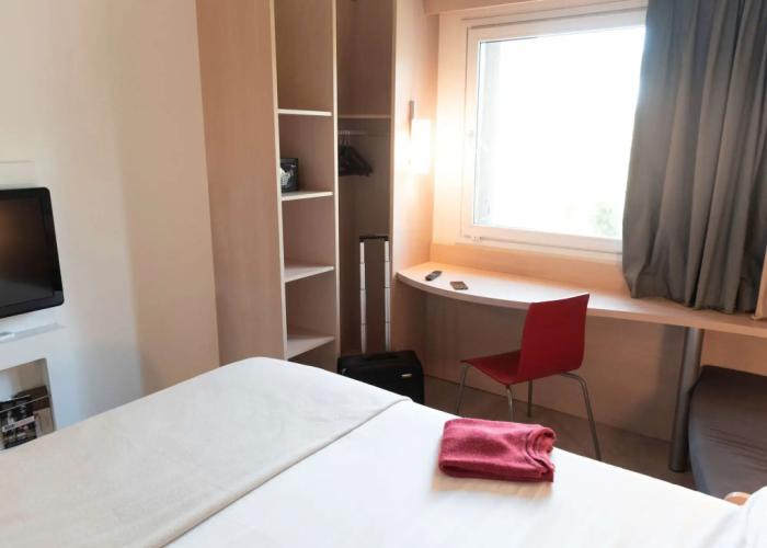 Ibis Pilar