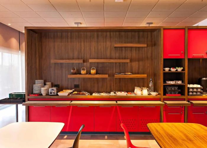 Ibis Pilar
