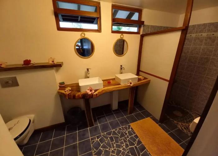 Fare Oviri Lodge