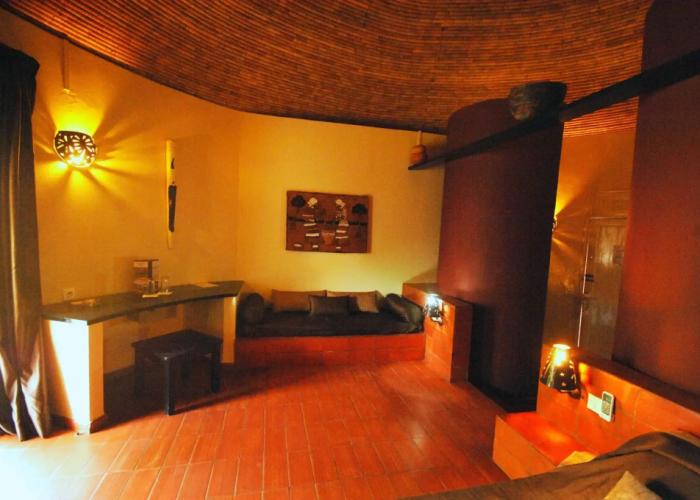 Royam Hotel
