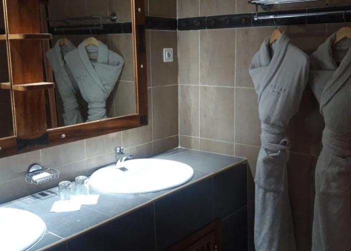 Royam Hotel