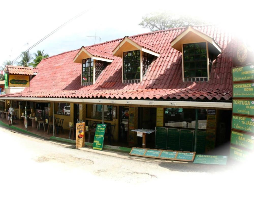 El Sano Banano Beachside Hotel