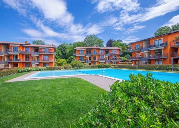 Lenni Apart. Swimming Pool and Lake