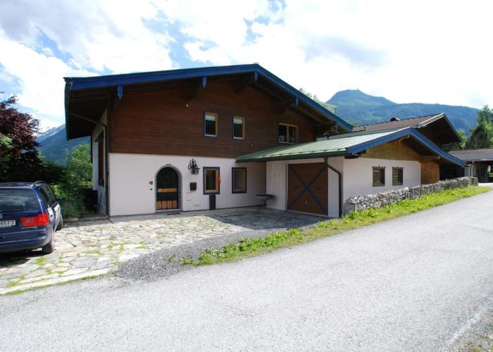 Scenic Apartment in Neukirchen am Großvenediger near Ski Area