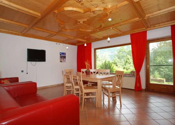 Scenic Apartment in Neukirchen am Großvenediger near Ski Area