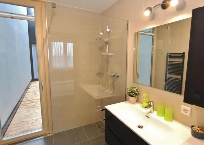 Stylish Flat With Garden & Sauna Access