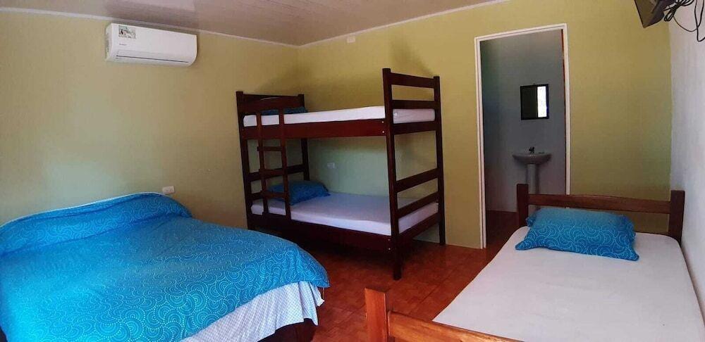 Hostal Y Cabinas Anita