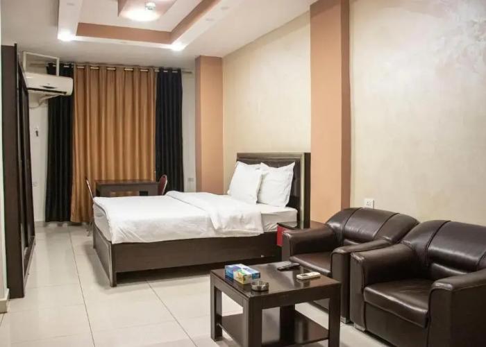 Sara Crown Hotel