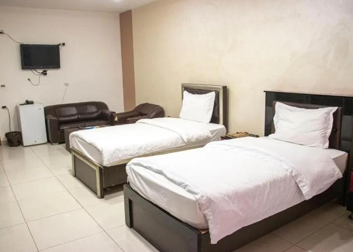 Sara Crown Hotel