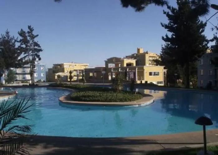 Espacioso departamento con piscina