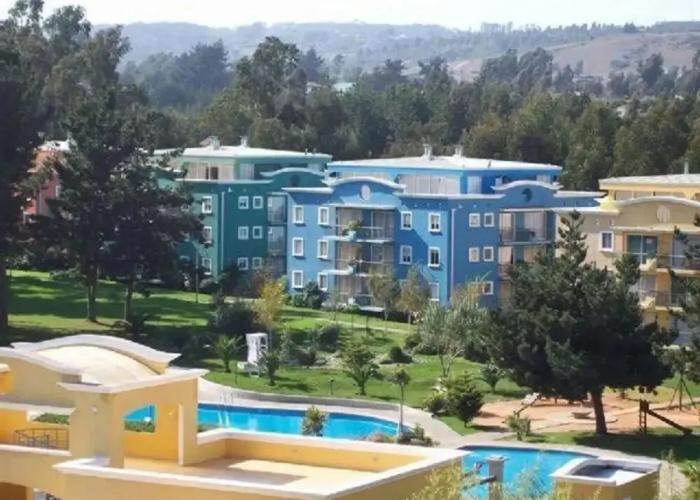 Espacioso departamento con piscina