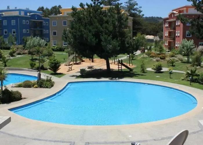 Espacioso departamento con piscina