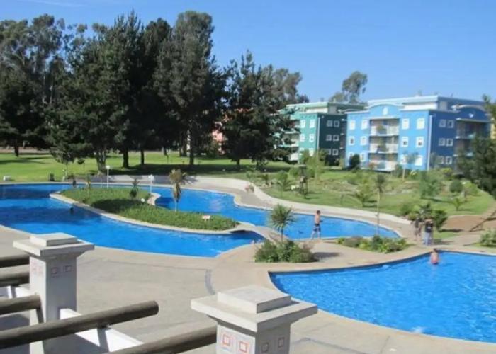 Espacioso departamento con piscina
