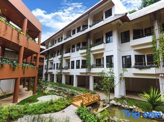 Royal Waterlily Hotel