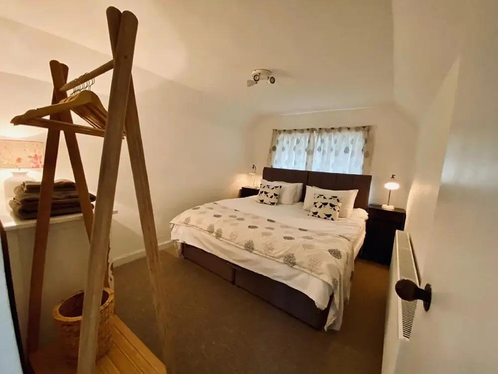 Danny Lodge | By Huluki Sussex Stays