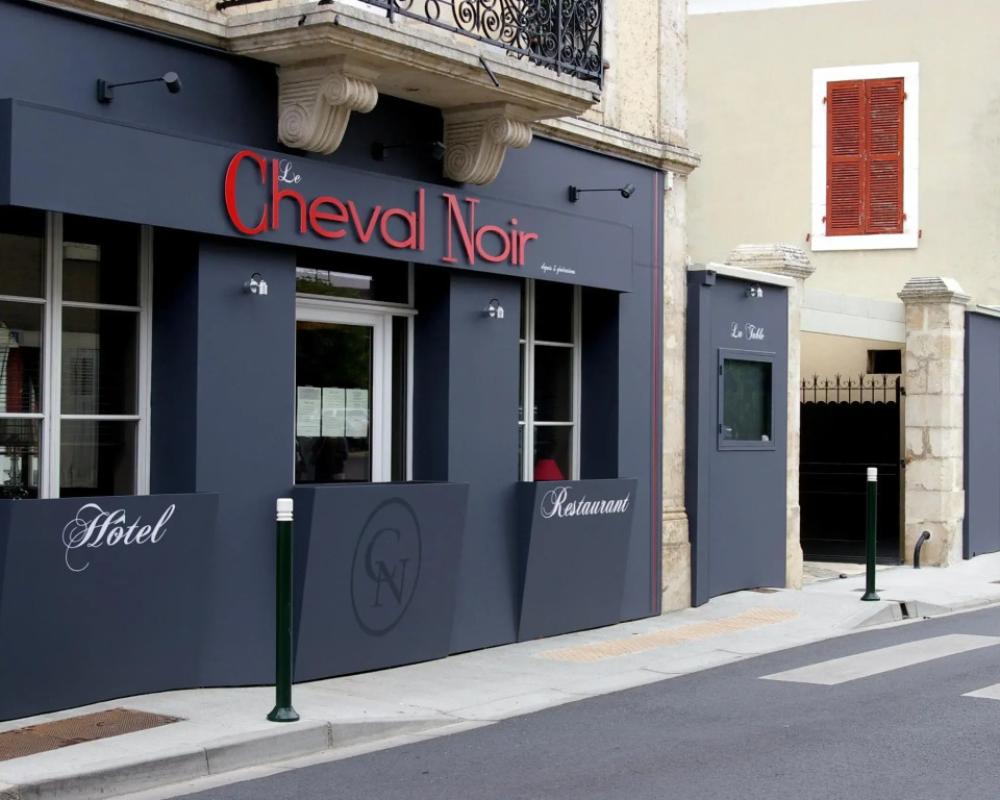 Logis Hotel Le Cheval Noir