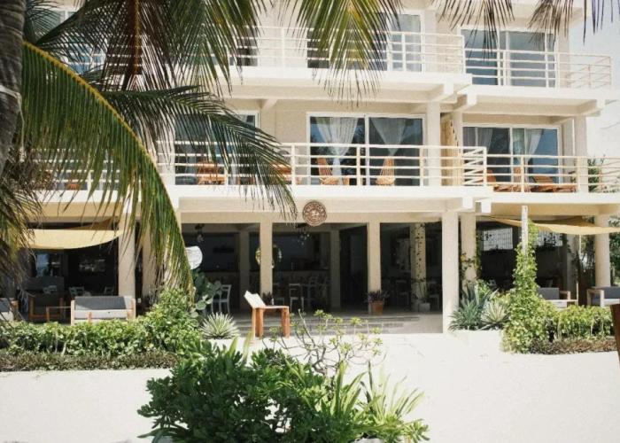 Noah Beach Hotel & Suites